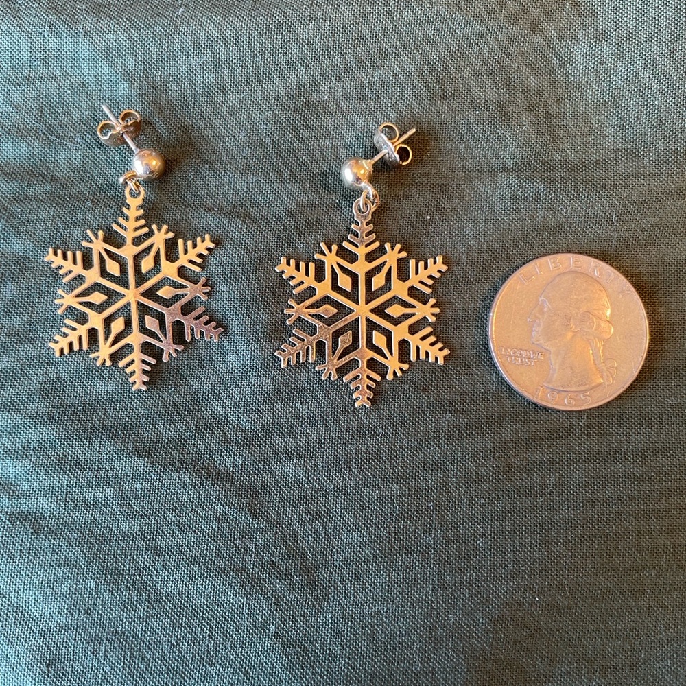 Gold snowflake earrings